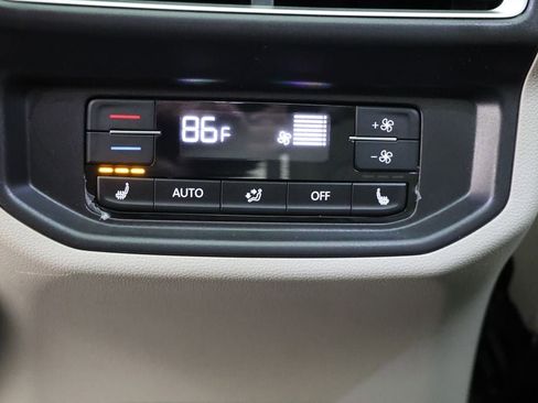 Used 2025 Volkswagen Atlas SEL Premium R-Line image 16