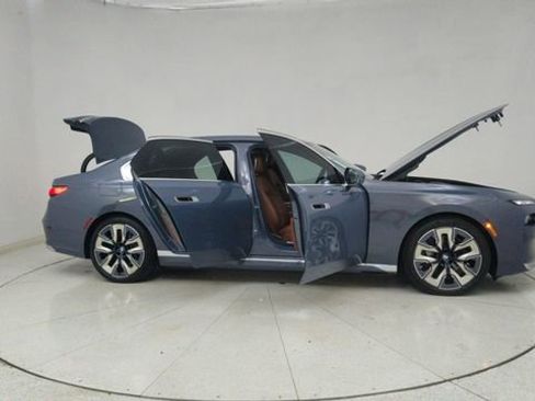 Used 2023 BMW i7 xDrive60 image 79