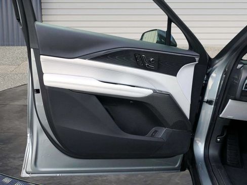 Used 2024 Cadillac Lyriq Luxury RWD image 15