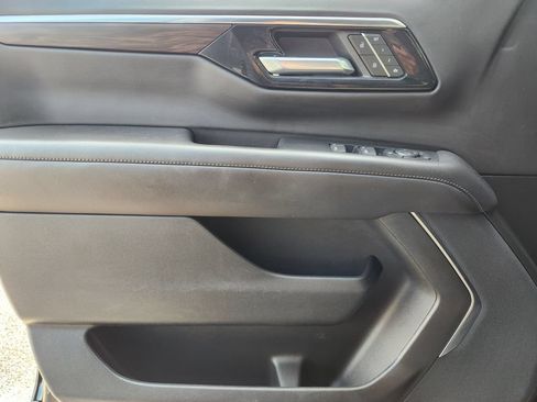 Used 2025 Chevrolet Tahoe LT AWD/4WD image 14