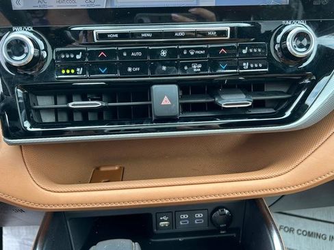 Used 2022 Toyota Highlander Platinum image 19