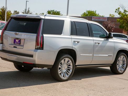 Used 2017 Cadillac Escalade Platinum AWD/4WD image 5