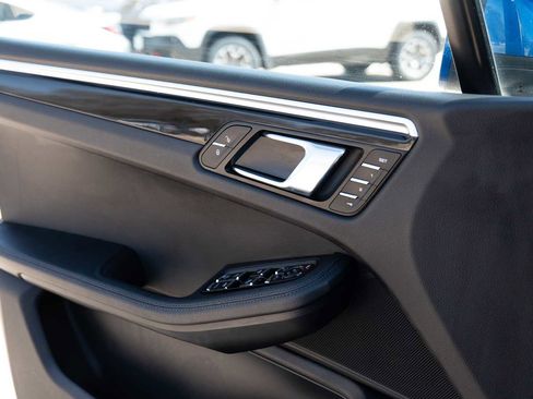 Used 2017 Porsche Macan image 22