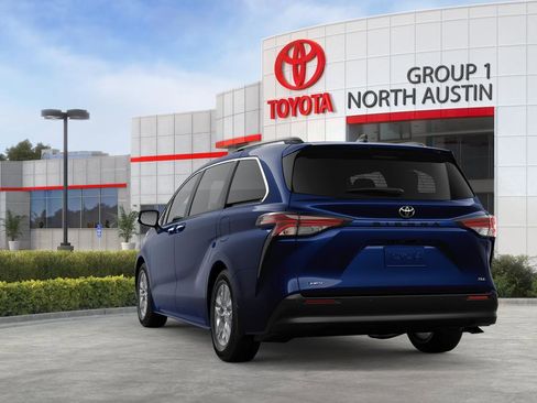 New 2026 Toyota Sienna XLE image 7