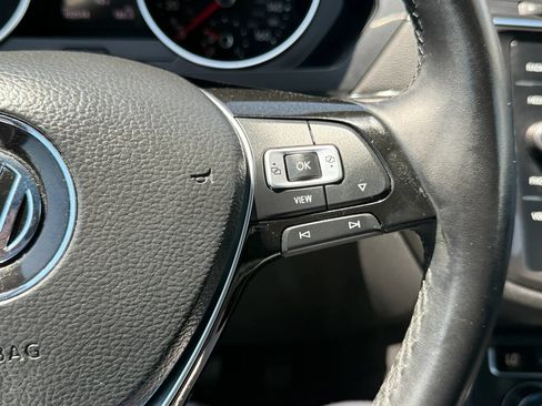 Used 2019 Volkswagen Tiguan SE w/ Panoramic Sunroof Package FWD image 30