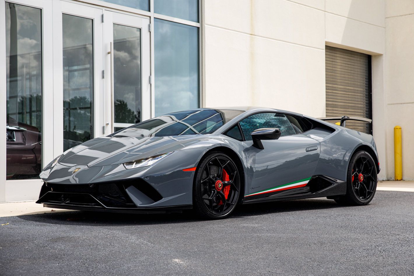 Used 2018 Lamborghini Huracan Performante AWD/4WD image 5