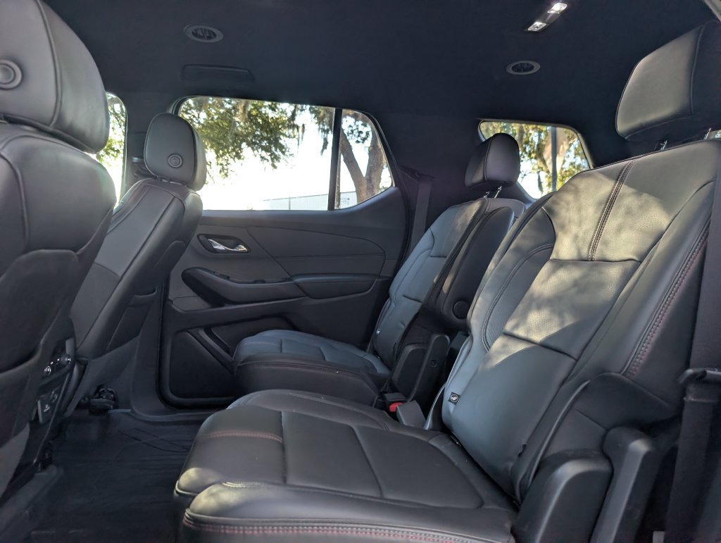 Used 2023 Chevrolet Traverse RS FWD image 17