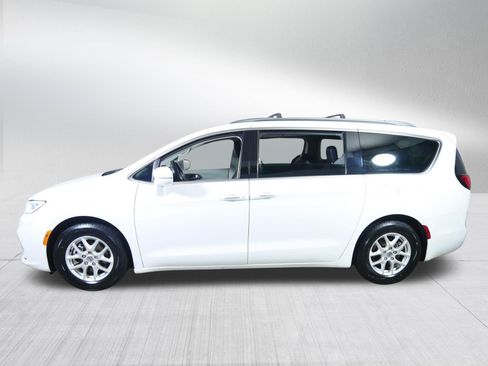Used 2021 Chrysler Pacifica Touring-L FWD image 4