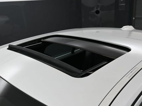 Used 2025 BMW 530i RWD image 13