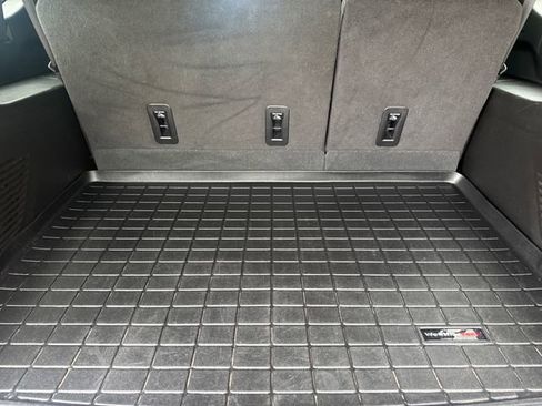 Used 2024 Chevrolet Suburban Premier w/ Advanced Technology Package image 10