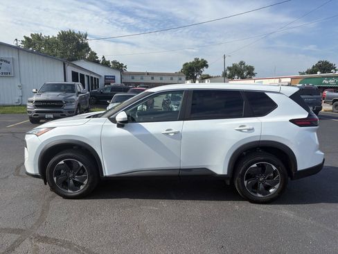 Used 2025 Nissan Rogue SV AWD/4WD image 21