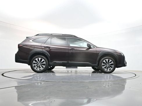 Used 2025 Subaru Outback Limited AWD/4WD image 40