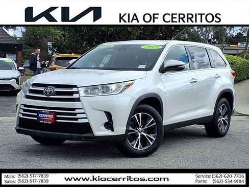 Used 2019 Toyota Highlander LE w/ Carpet Mat Package (TMS) image 1