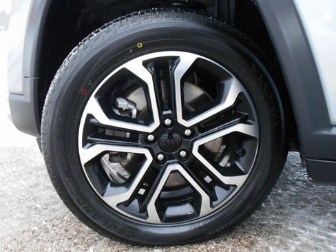 Certified 2024 Jeep Compass Limited w/ Sun and Sound Group image 10