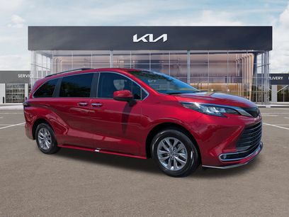 Used 2022 Toyota Sienna XLE