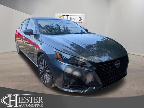Used 2025 Nissan Altima 2.5 SV FWD image 1