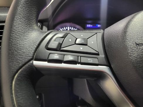 Used 2018 Nissan Rogue SV image 26