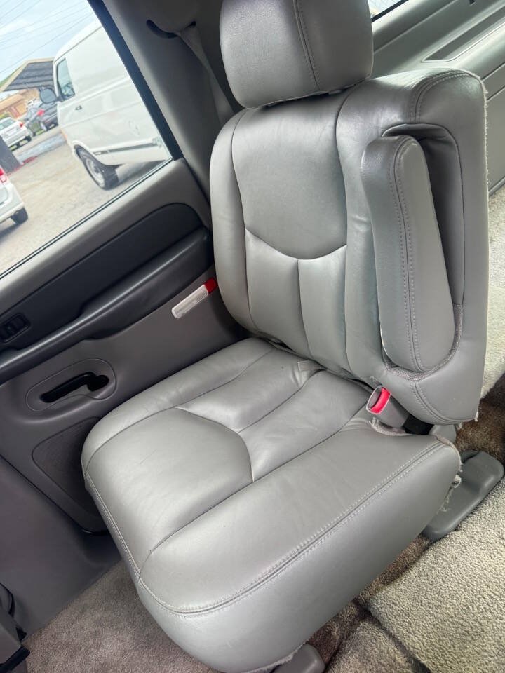 Used 2003 Chevrolet Suburban Z71 AWD/4WD image 13