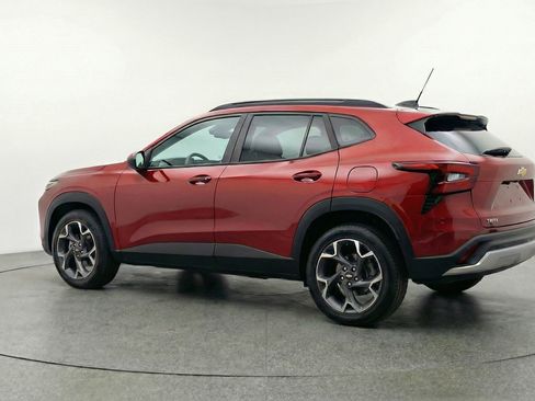 Used 2025 Chevrolet Trax LT FWD image 6