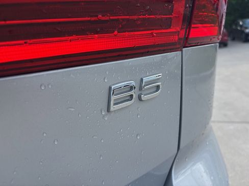 Used 2023 Volvo XC60 B5 Ultimate w/ Protection Package Premier image 9