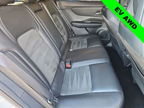 Used 2023 Nissan Ariya AWD image 17