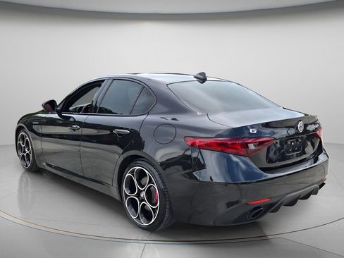 Used 2023 Alfa Romeo Giulia Veloce RWD image 8