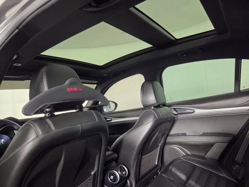 Used 2023 Alfa Romeo Stelvio Veloce AWD/4WD image 25