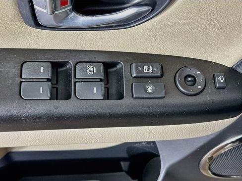 Used 2013 Kia Soul ! w/ Premium Pkg FWD image 15