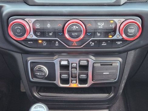 Used 2023 Jeep Gladiator Overland AWD/4WD image 18