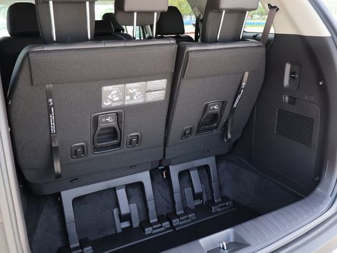 New 2026 Kia Carnival EX FWD image 8