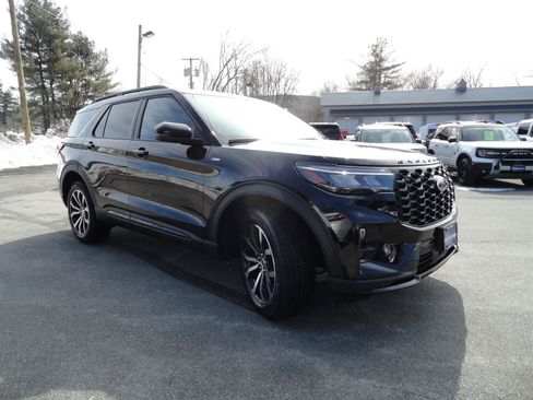 New 2026 Ford Explorer ST-Line AWD/4WD image 3