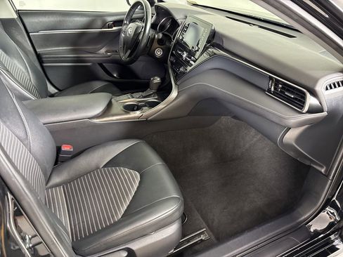 Used 2023 Toyota Camry SE image 14
