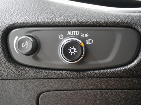 Used 2017 Chevrolet Malibu LT image 13