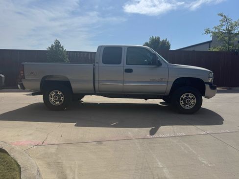 Used 2004 GMC Sierra 2500 SLE w/ Heavy-Duty Power Package AWD/4WD image 2
