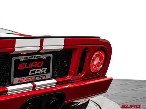Used 2005 Ford GT RWD image 22