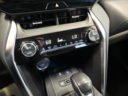 Used 2022 Toyota Venza LE AWD/4WD image 18