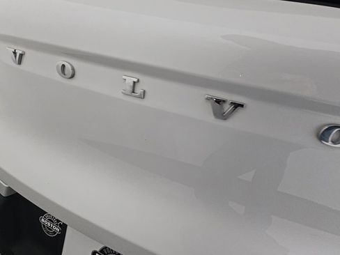 Certified 2023 Volvo XC40 B5 Ultimate w/ Climate Package image 9