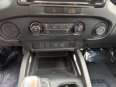 Used 2023 Nissan Frontier SV w/ Tow Package RWD image 27