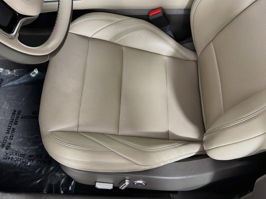 Used 2025 Lincoln Nautilus Premier AWD/4WD image 19