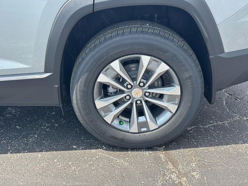 New 2026 Chevrolet Equinox LT w/ Convenience Package II FWD image 4