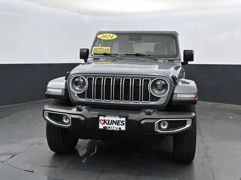 Used 2024 Jeep Wrangler Unlimited Sahara w/ Technology Group AWD/4WD image 5