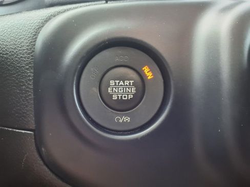 Used 2019 Jeep Wrangler Unlimited Sahara image 10