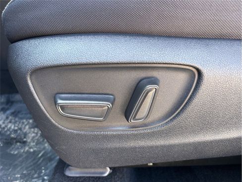 Used 2022 Toyota Highlander LE image 17