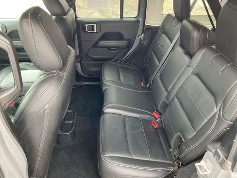 Used 2018 Jeep Wrangler Unlimited Sahara w/ Cold Weather Group image 20