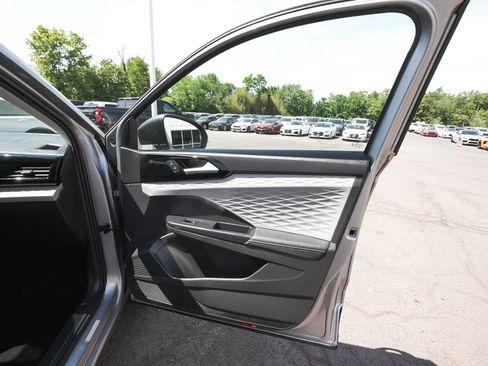 Used 2024 Volkswagen Taos S AWD/4WD image 12