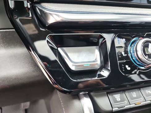 Used 2025 GMC Sierra 2500 Denali w/ Denali Reserve Package AWD/4WD image 17