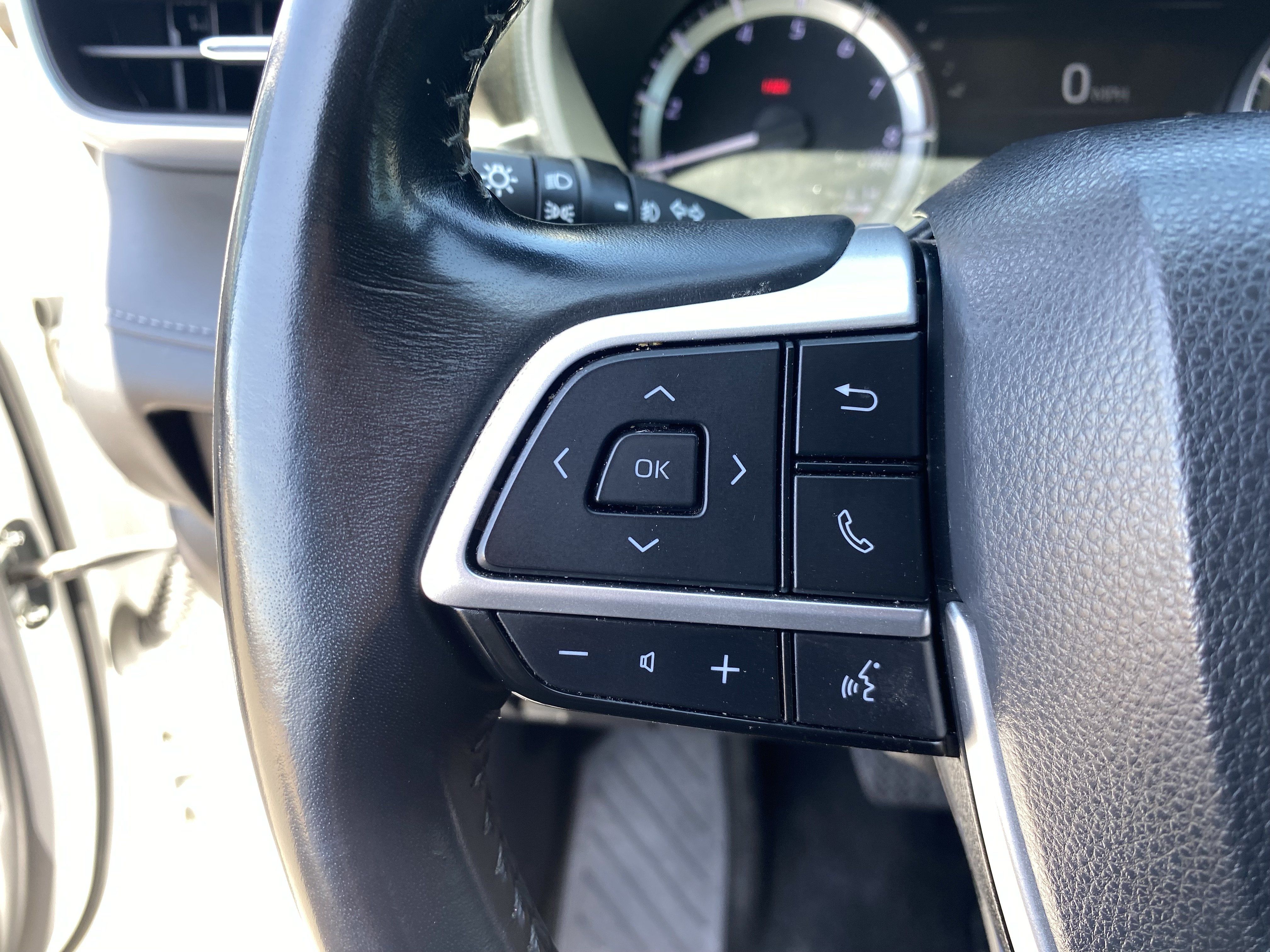 Used 2023 Toyota Highlander LE AWD/4WD image 27