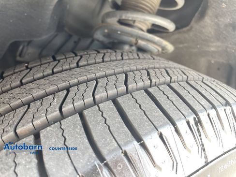 Used 2021 Ford Explorer XLT w/ Equipment Group 202A AWD/4WD image 27