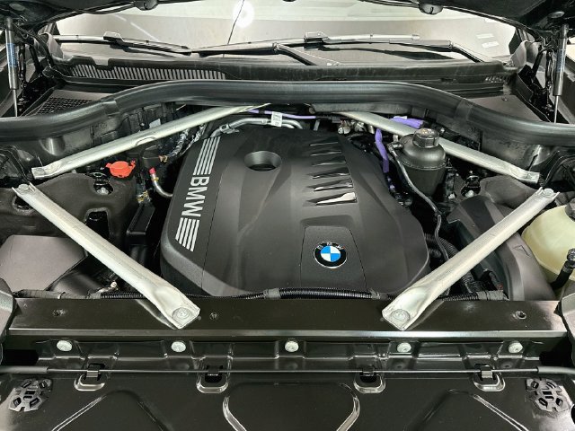 Used 2026 BMW X7 xDrive40i w/ M Sport Package AWD/4WD image 31