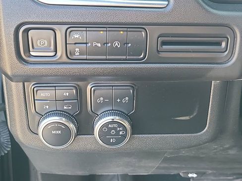 Used 2024 GMC Yukon XL SLT image 28